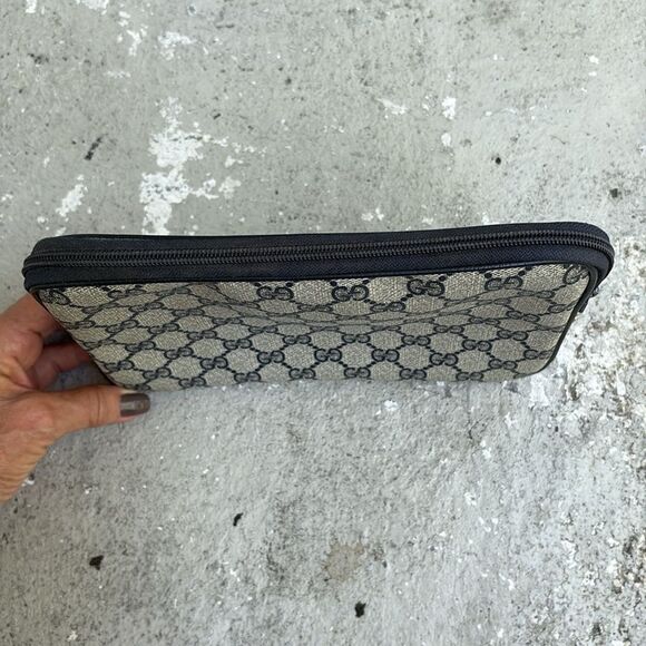 Vintage Gucci monogram clutch/makeup bag - Picture 6 of 11